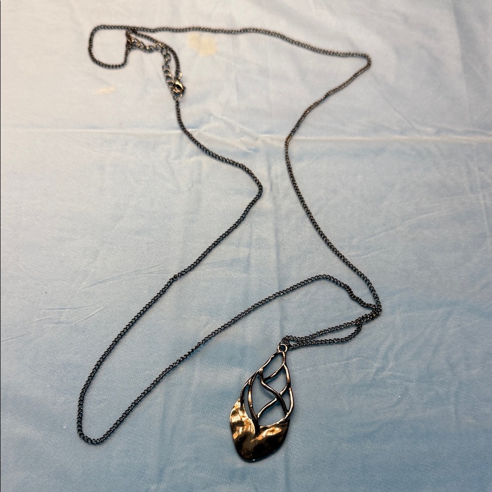 Elegant Black Pendant Necklace